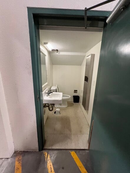 More Photos Of 4635 Andrews St, North Las Vegas Manufacturing For Sale