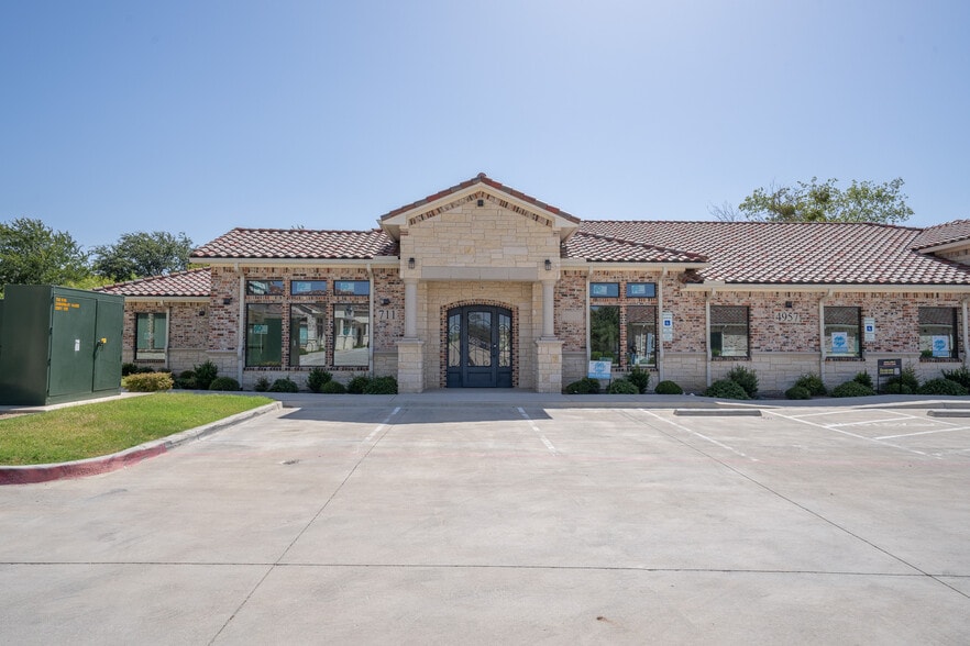 More Photos Of 4957 Golden Triangle Blvd, Fort Worth Medical For Lease