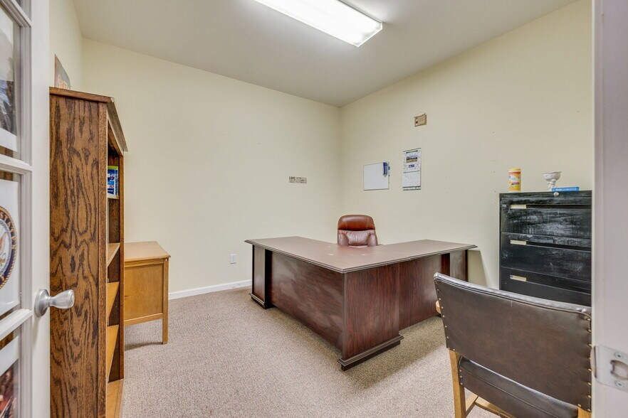 More Photos Of 3815 Highway 66 S, Rogersville Office For Lease