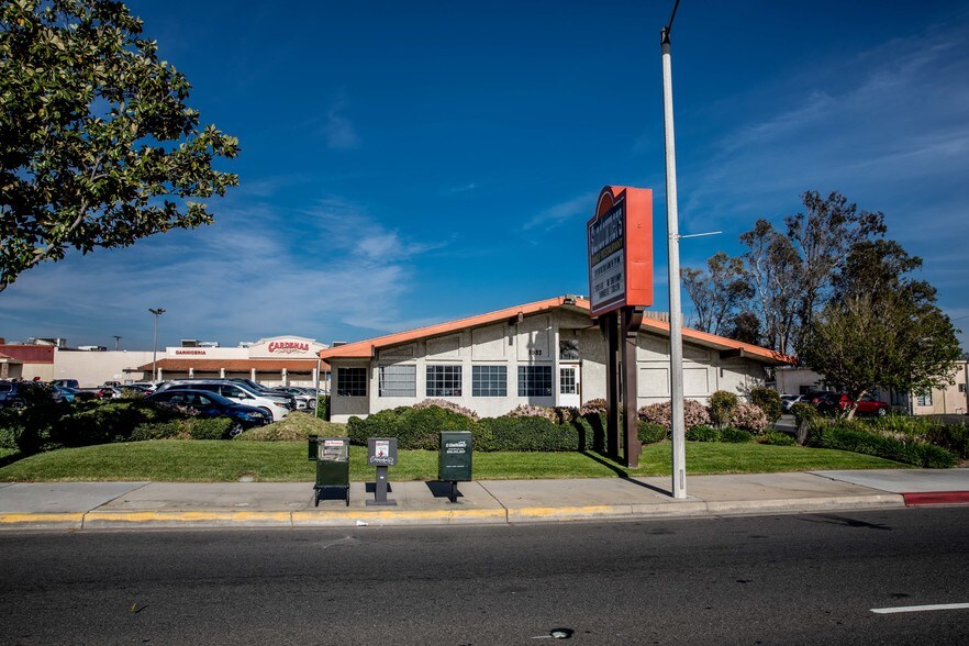 Primary Photo Of Sundowner, Fontana Restaurant For Sale