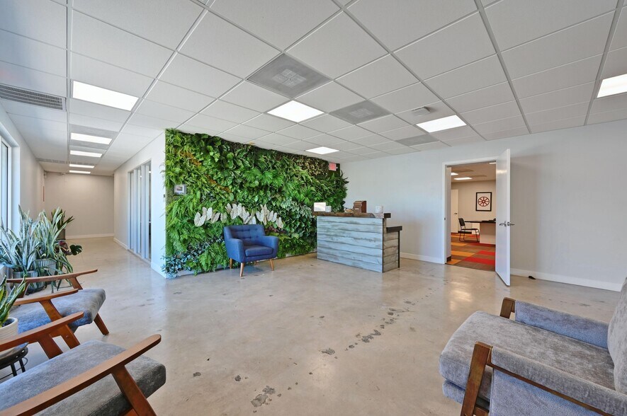 More Photos Of 103 Krebs Ln, Austin Freestanding For Lease