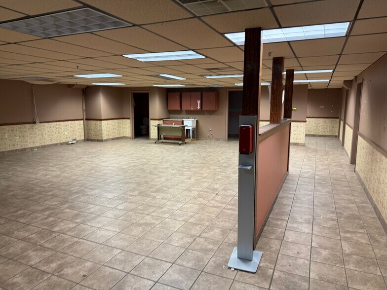 More Photos Of 2636 S Work St, Falconer Manufacturing For Lease