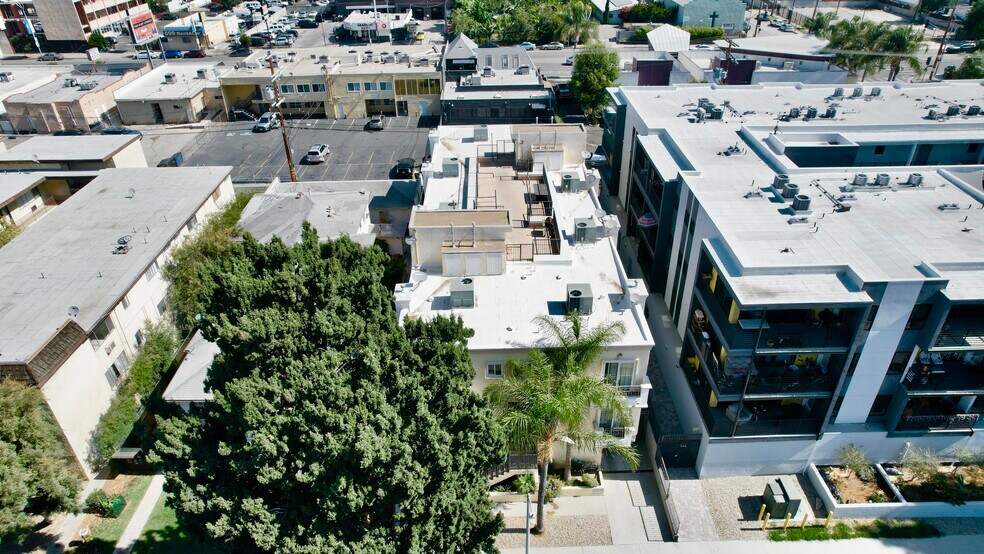 More Photos Of 14317 Friar St, Van Nuys Apartments For Sale