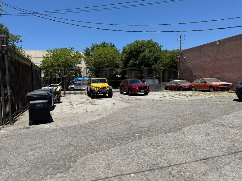 More Photos Of 13227 San Fernando Rd, Rancho Cascades Warehouse For Lease