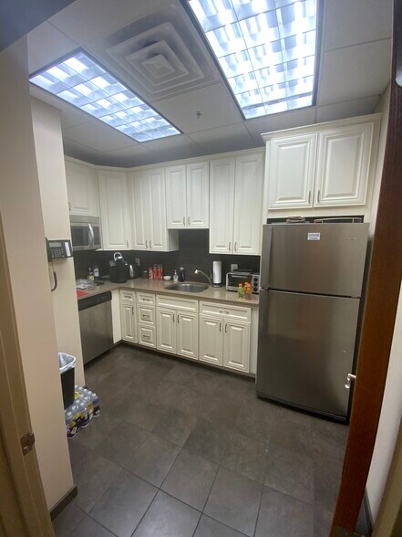 More Photos Of 1906 Towne Centre Blvd, Annapolis Office For Sale