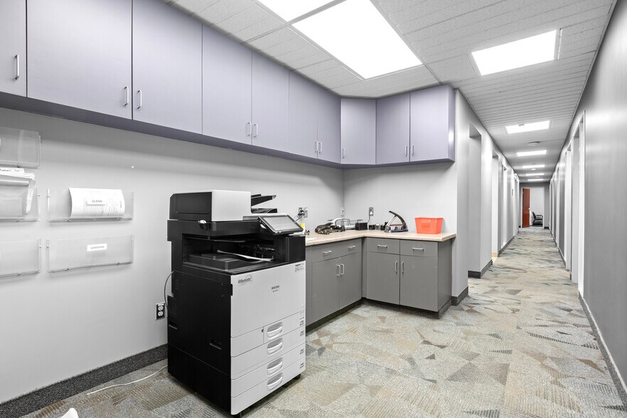 More Photos Of 135 Walgreen Rd, Ottawa Office For Lease