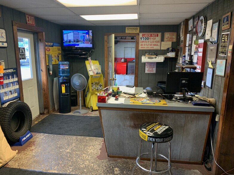 More Photos Of 422 Kinne St, East Syracuse Auto Repair For Sale