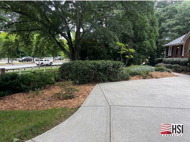More Photos Of 280 E Crossville Rd, Roswell Office For Lease