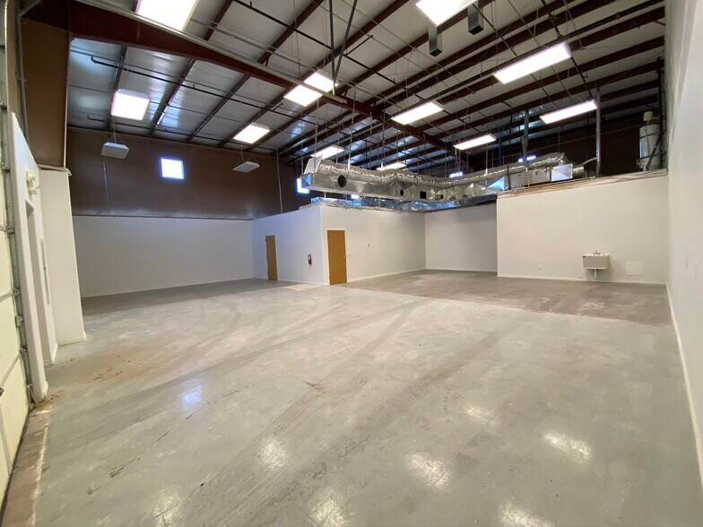 More Photos Of 473 N Old Hwy 91, Hurricane Warehouse For Lease