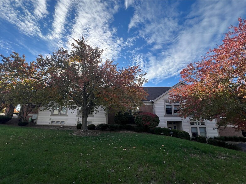 More Photos Of 7951 Pittsburg Ave NW, Canton Office For Sale