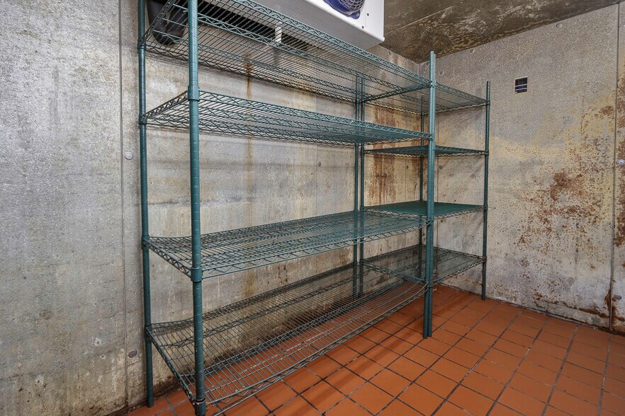 More Photos Of 1514 W Lindsey St, Norman Restaurant For Lease