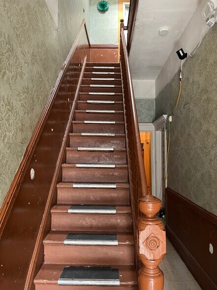 More Photos Of 607 Knickerbocker Ave, Brooklyn Storefront Retail Residential For Sale