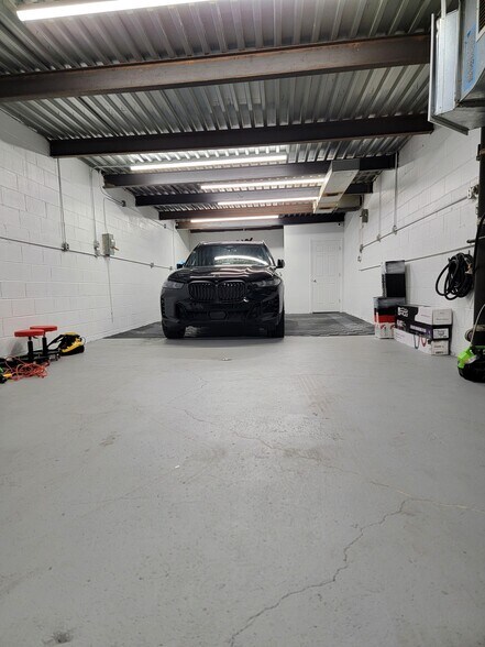 More Photos Of 251 52nd St, Brooklyn Warehouse For Lease