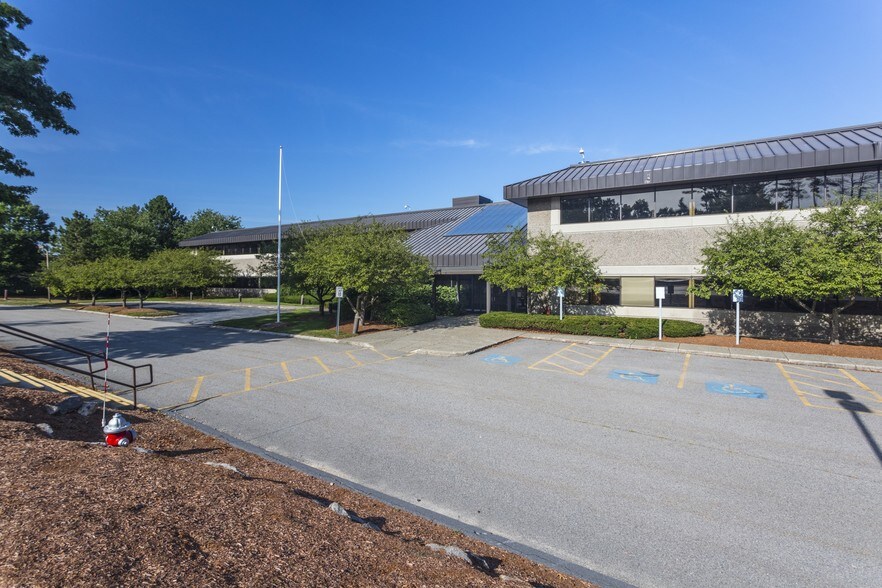 More Photos Of 2 Omni Way, Chelmsford Unknown For Lease