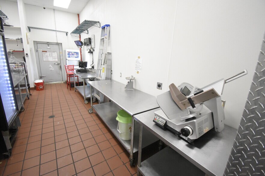 More Photos Of 253 N Bypass 35, Alvin Storefront For Lease