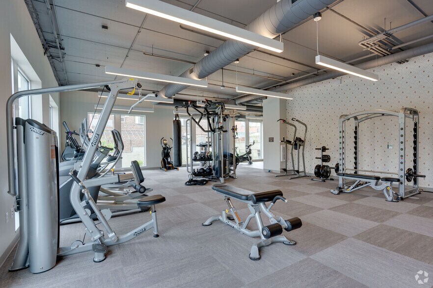 More Photos Of 1555 Ellinwood Ave, Des Plaines Apartments For Lease