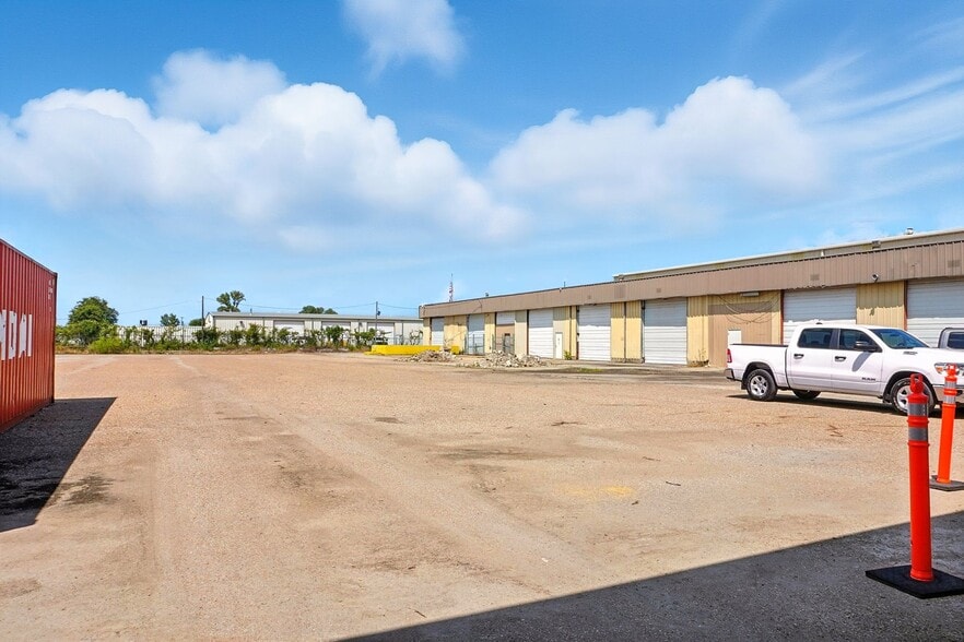 More Photos Of 400 Mound City Rd, West Memphis Service For Sale