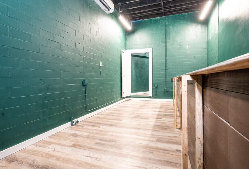 More Photos Of 1802 E Commerce St, San Antonio Auto Repair For Lease