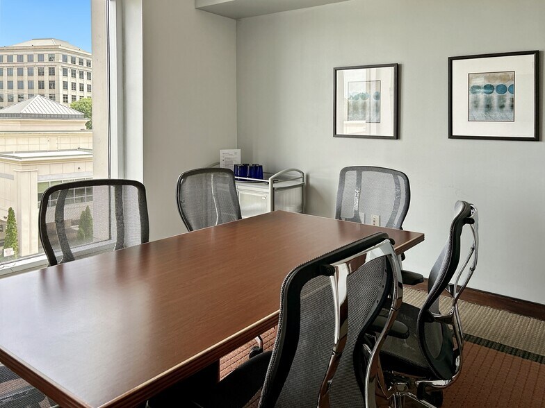 More Photos Of 5960 Fairview Rd, Charlotte Coworking Space