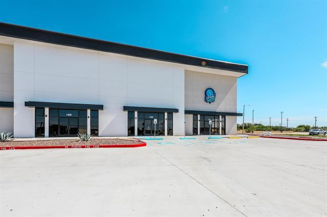 More Photos Of 102 Floral Blvd, Laredo General Retail For Lease
