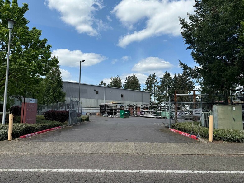 More Photos Of 390 S Redwood St, Canby Manufacturing For Lease