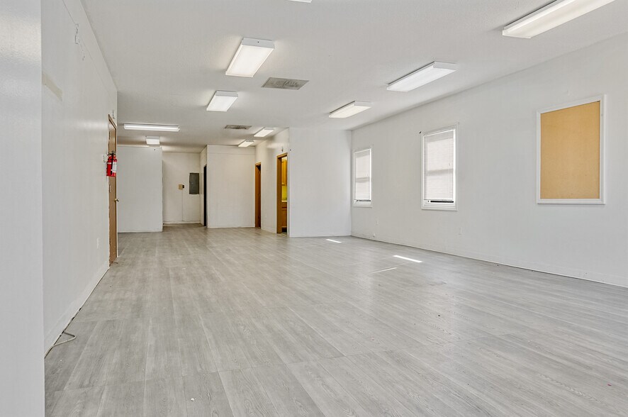 More Photos Of 12412 Lusher Rd, Saint Louis General Retail For Lease