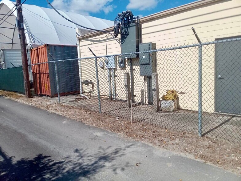 More Photos Of 2216 N 20th Ave, Hollywood Industrial For Sale