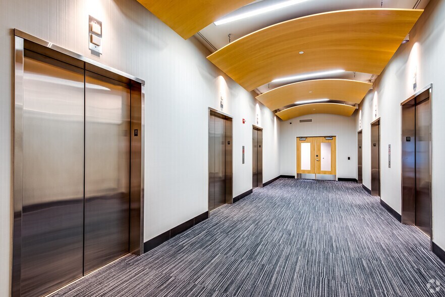 More Photos Of 380-388 Saint Peter St, Saint Paul Office For Lease