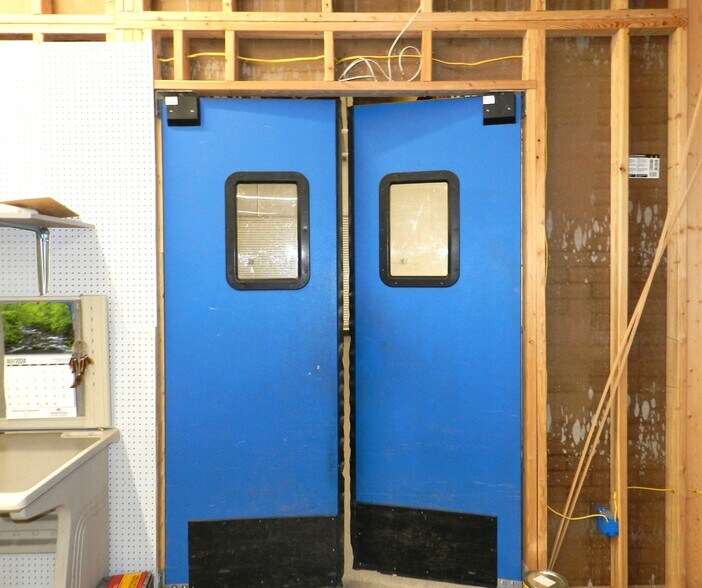 More Photos Of 601 E Main St, Montrose Freestanding For Sale