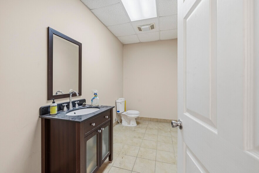 More Photos Of 966 Greensboro Rd, Eatonton Flex For Lease