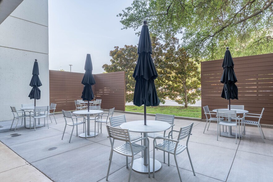 More Photos Of 4835 Lyndon B Johnson Fwy, Dallas Office For Lease
