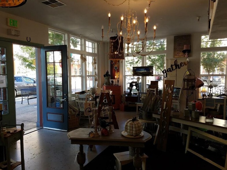 More Photos Of 220 Windsor River Rd, Windsor Apartments For Sale