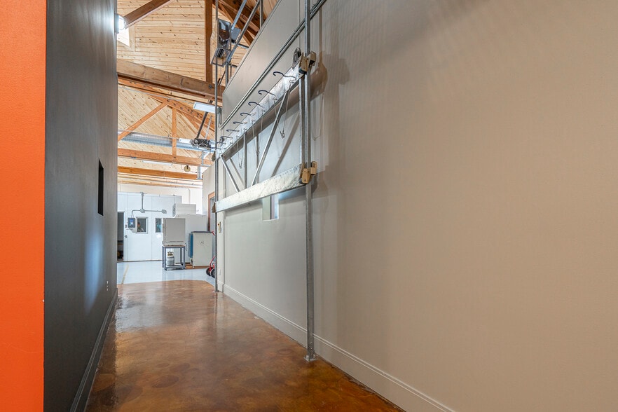 More Photos Of 1714 Broadway St, Vancouver Auto Repair For Lease