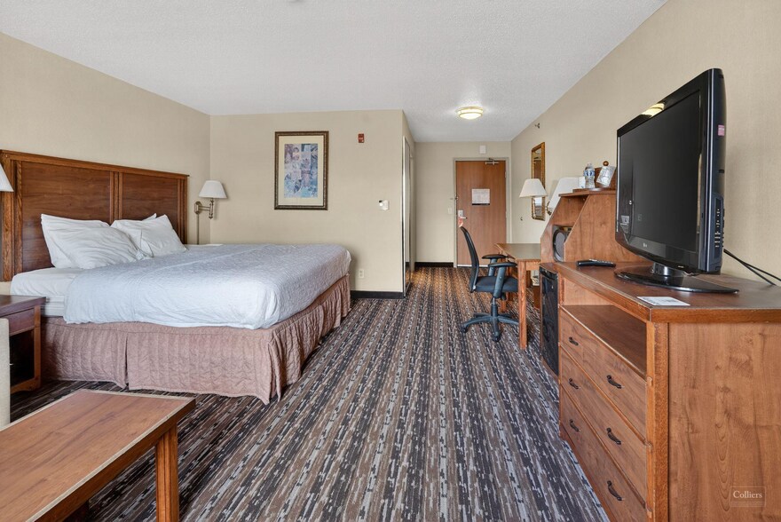 More Photos Of 202 Fairview Dr, Monaca Hotel For Sale