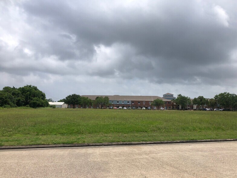 More Photos Of 600 Enterprise Ave, League City Land For Sale