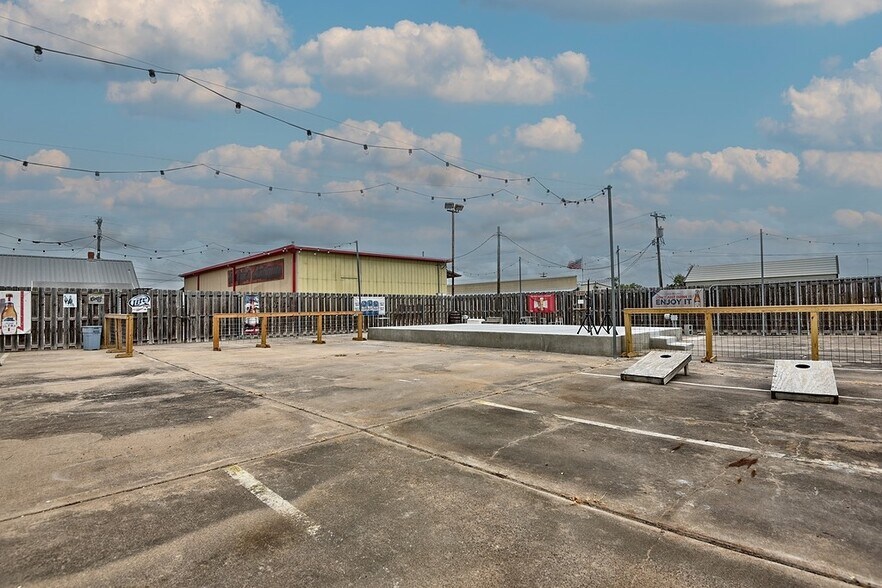 More Photos Of 233 College St, Schulenburg Sports And Entertainment For Sale