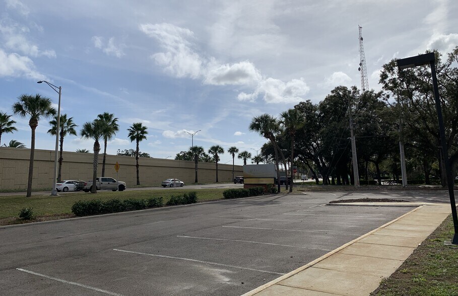 More Photos Of 3305 Lake Breeze Dr, Orlando Bank For Sale