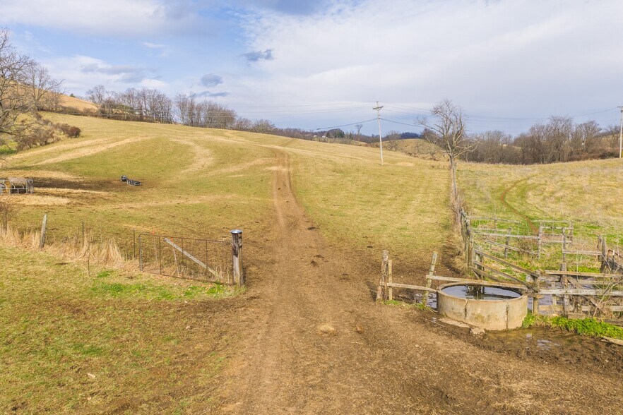 More Photos Of 230 Barn Ave, North Tazewell Land For Sale