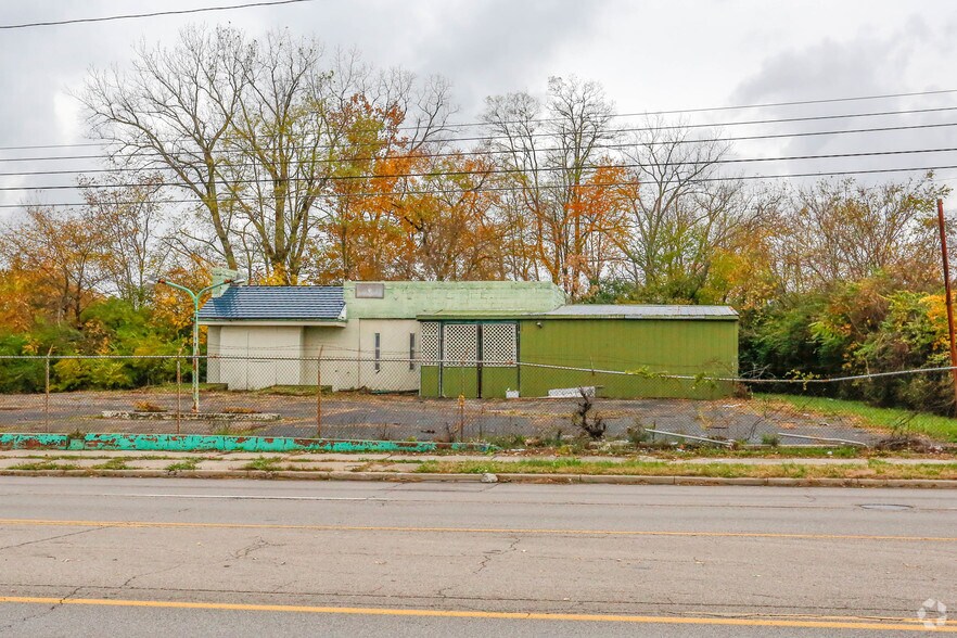 Primary Photo Of 2135 N Gettysburg Ave, Dayton Freestanding For Sale