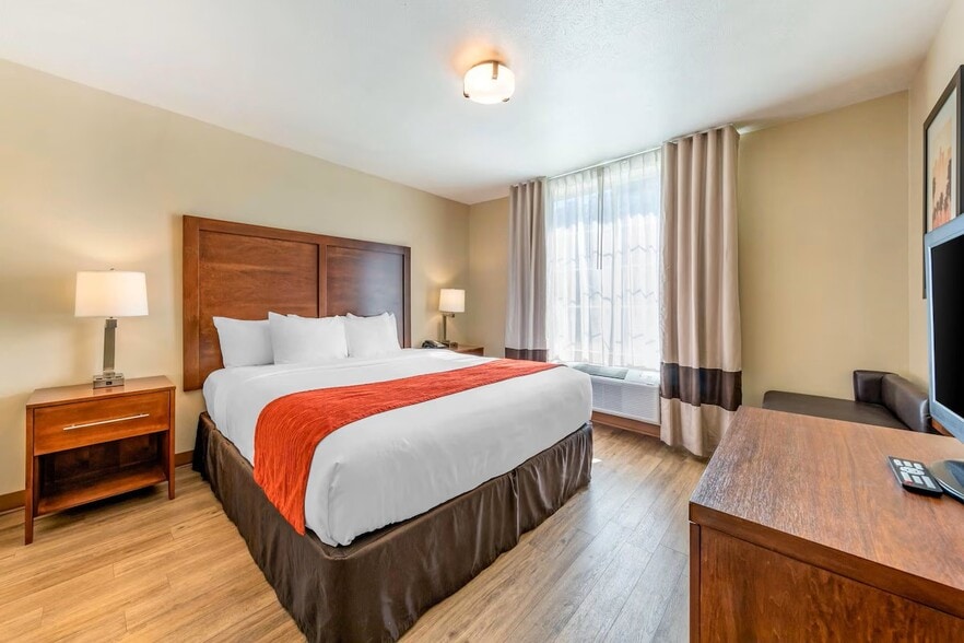 More Photos Of 1825 W Avenue J12, Lancaster Hotel For Sale