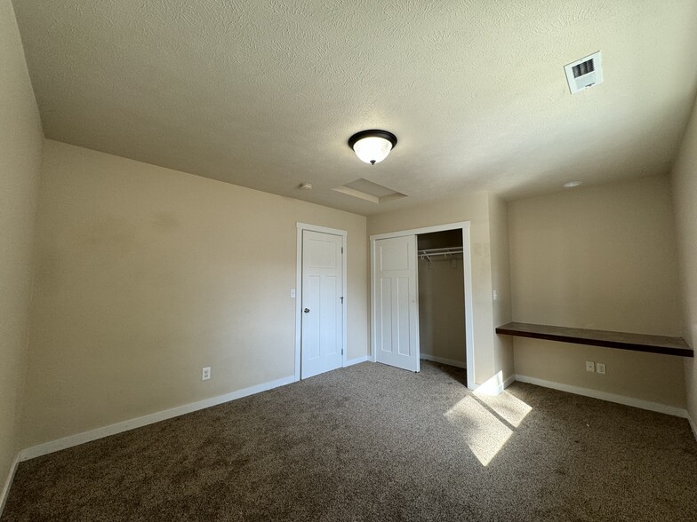 More Photos Of 917-922 W Pirate Ln, Spokane Apartments For Sale