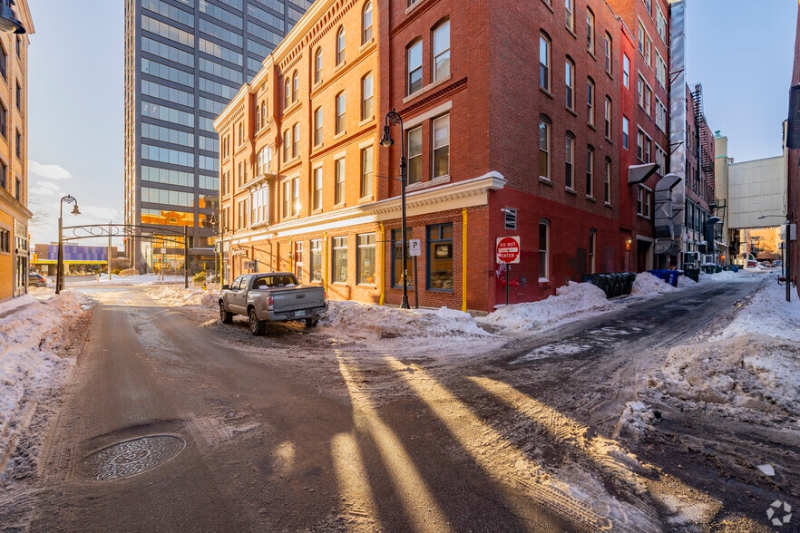 More Photos Of 1037-1045 Elm St, Manchester Office For Lease