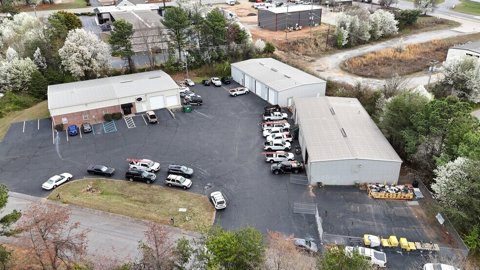 More Photos Of 251 Inglesby Pky, Duncan Warehouse For Lease