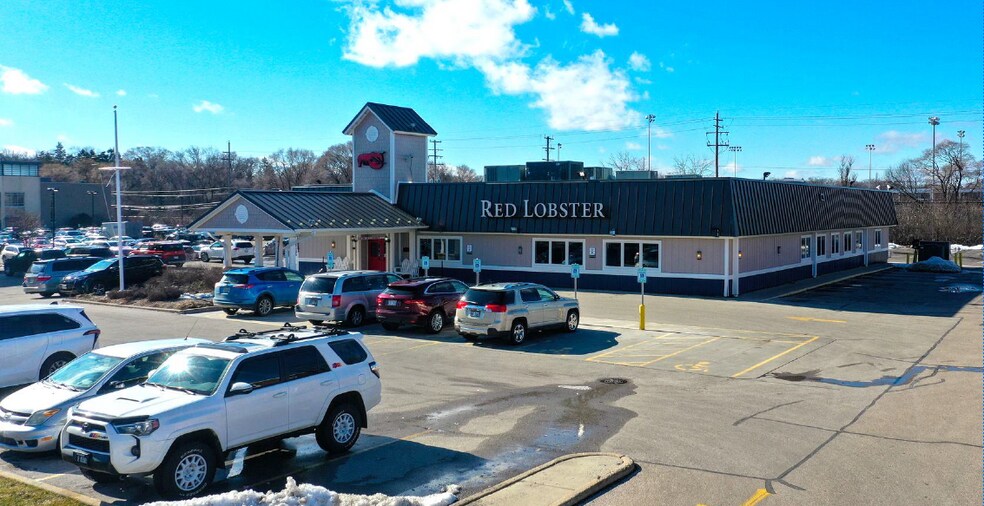 Primary Photo Of 2801 N Mayfair Rd, Wauwatosa Restaurant For Sale