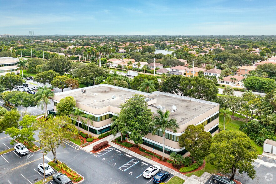 More Photos Of 400 Sawgrass Corporate Pky, Sunrise Office For Lease