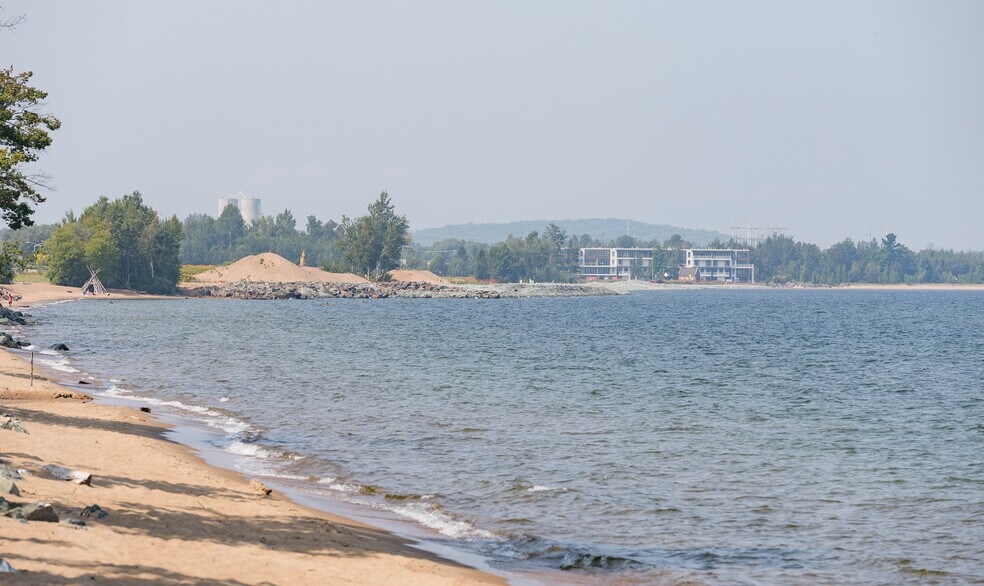 More Photos Of 2401 Lakeshore Blvd, Marquette Apartments For Sale