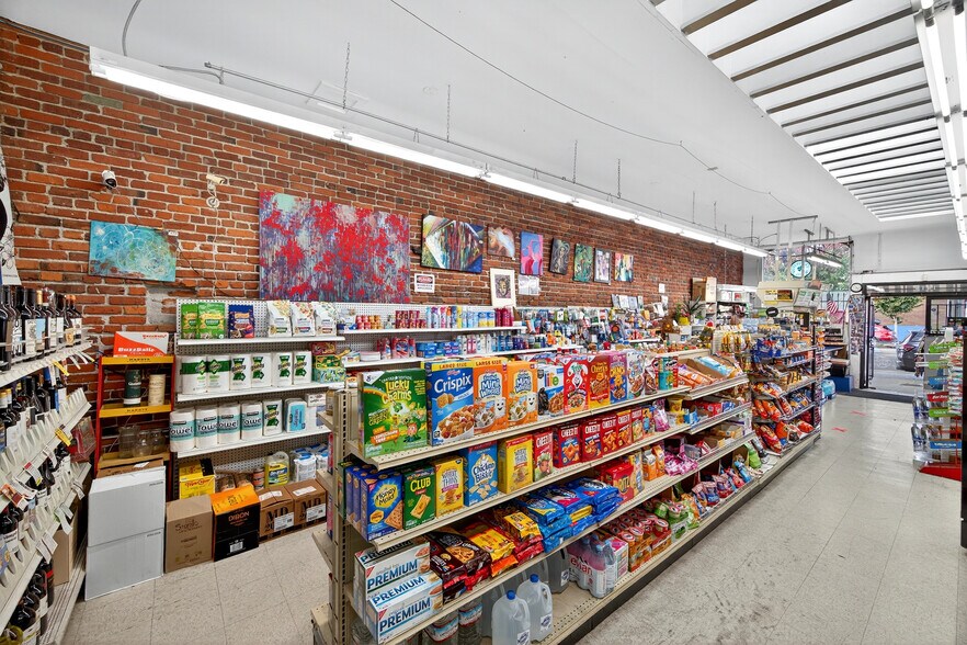 More Photos Of 1418 Hewitt Ave, Everett Storefront For Sale