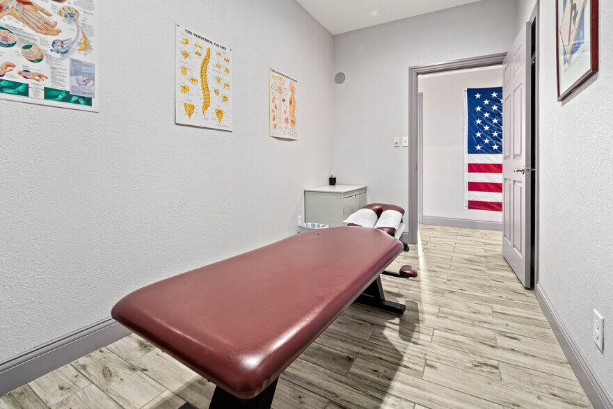 More Photos Of 363 W Main St, Lewisville Medical For Lease