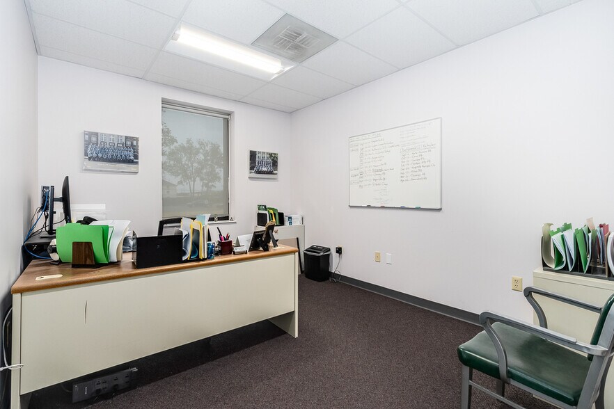 More Photos Of 355 Smoke Tree Plaza Dr, North Aurora Office For Lease