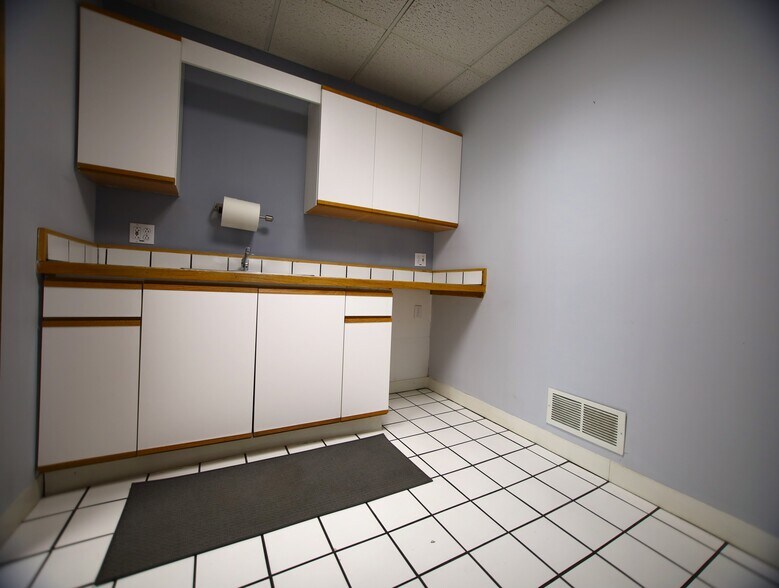 More Photos Of 326 Springside Ave, Pittsfield Office For Sale